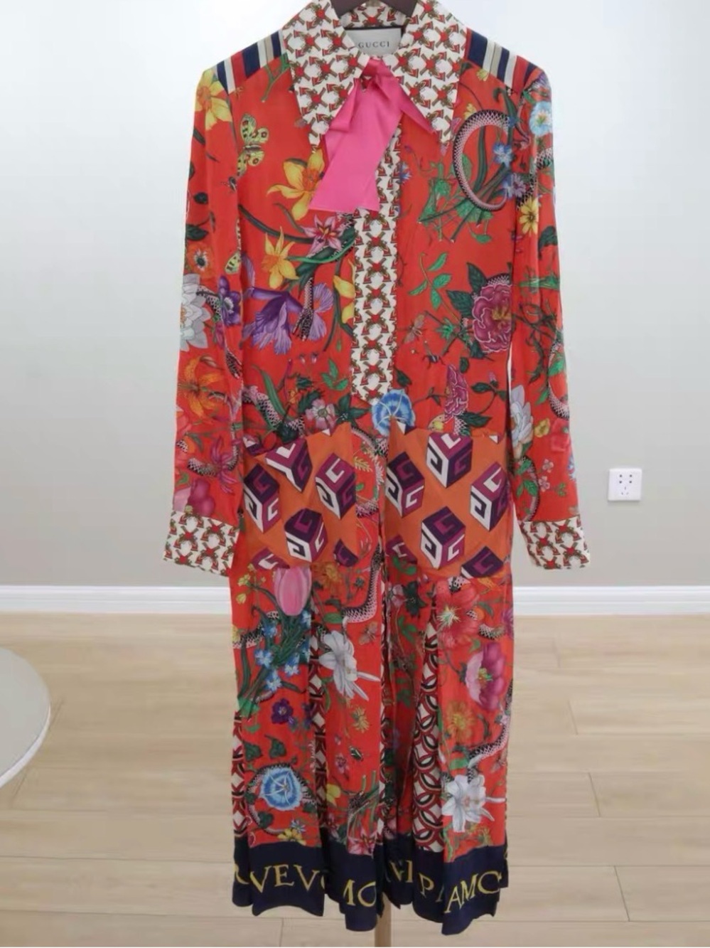 Gucci Vibrant Red Floral Silk Shirt Dress with Pink Bow Tie